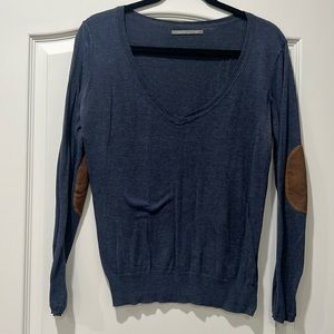 V neck sweater with elbow pads